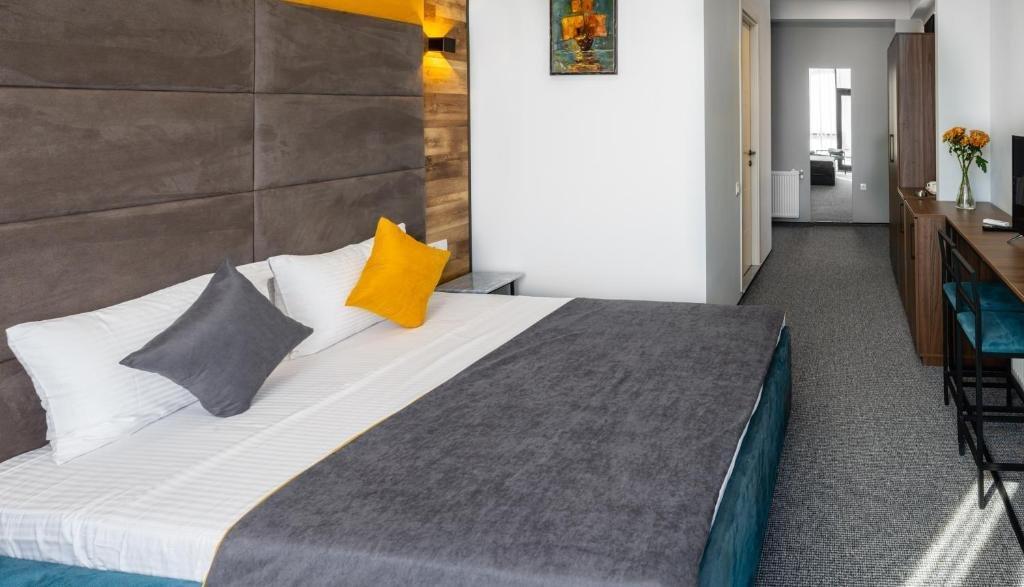 Bg Palace Hotel Tbilisi Ngoại thất bức ảnh